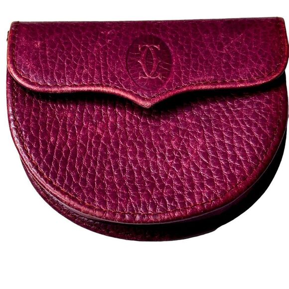 Bordeau pebbled leather Genuine Cartier Coinpurse with closing snap.